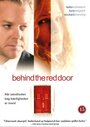 Смотреть «За красной дверью» онлайн фильм в хорошем качестве